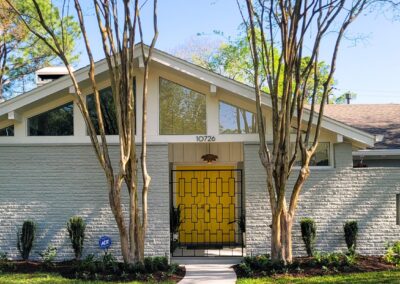 Bayou City Beautiful Contemporary Front of House